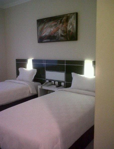 Hotel Orlen Yogyakarta Værelse billede